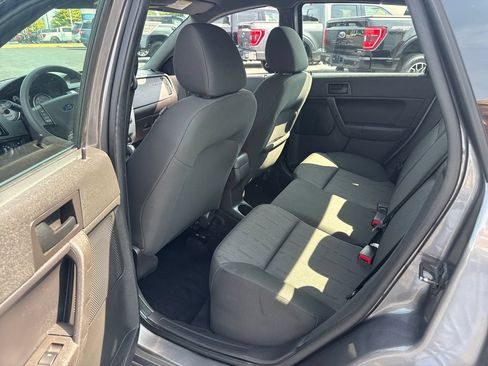 Used 2010 Ford Focus SE FWD image 17