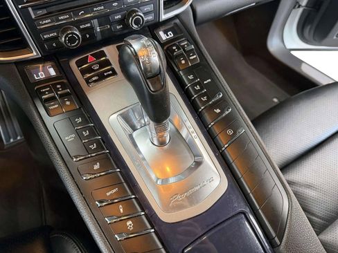 Used 2016 Porsche Panamera image 24