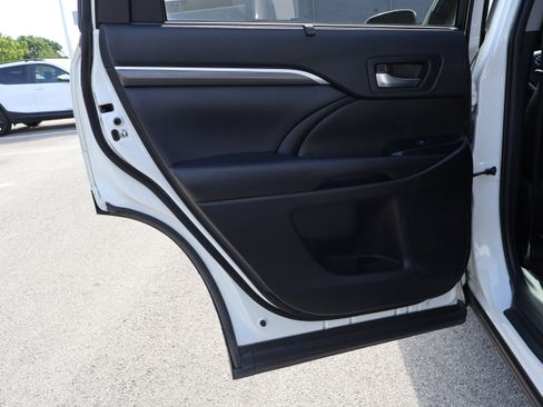 Used 2019 Toyota Highlander SE w/ Protection Package #3 AWD/4WD image 20