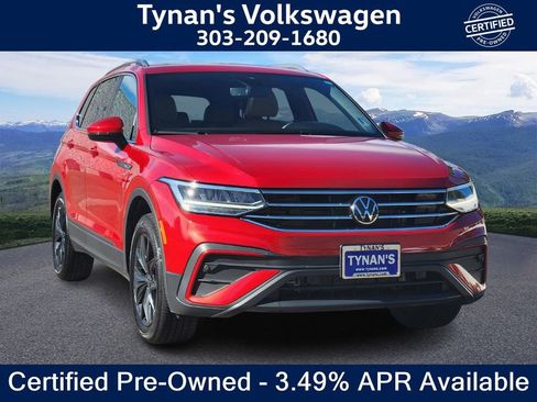 Certified 2024 Volkswagen Tiguan SE image 1