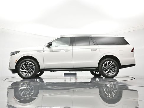 New 2026 Lincoln Navigator L Premier AWD/4WD image 44