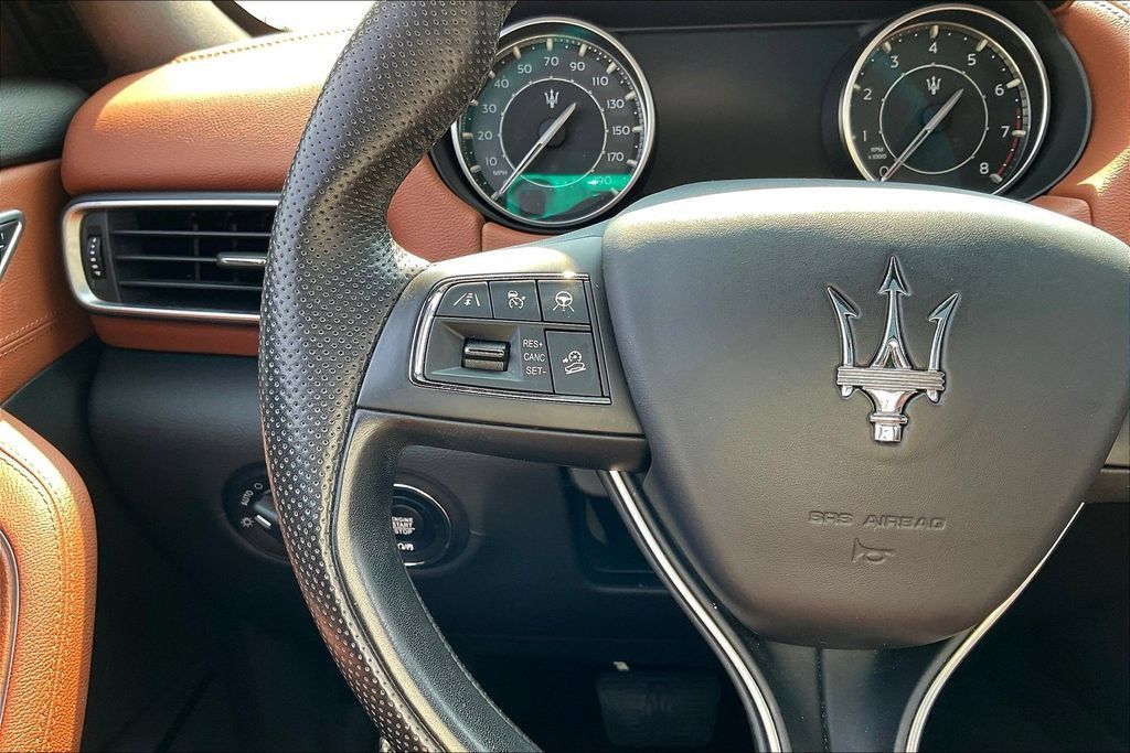 Used 2023 Maserati Levante GT AWD/4WD image 10