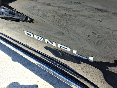 Used 2023 GMC Sierra 1500 SLT w/ SLT Premium Plus Package image 11