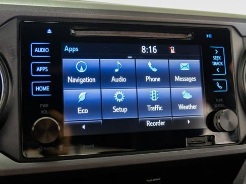 Used 2018 Toyota Tacoma TRD Off-Road w/ Technology Package AWD/4WD image 29