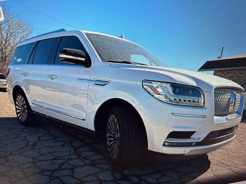 Used 2019 Lincoln Navigator Reserve image 2