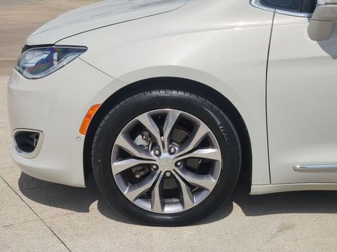 Used 2019 Chrysler Pacifica Limited w/ Advanced Safetytec Group image 8