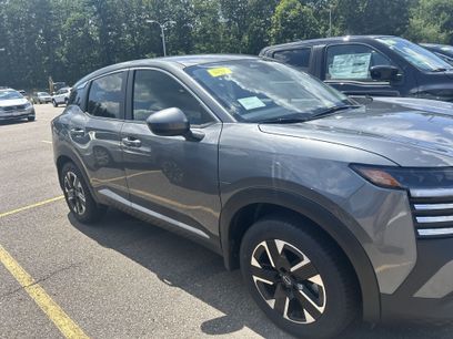 New 2025 Nissan Kicks SV