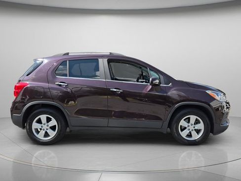 Used 2020 Chevrolet Trax LT w/ LT Convenience Package FWD image 6