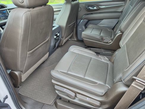 Used 2021 GMC Yukon Denali w/ Denali Premium Package AWD/4WD image 8