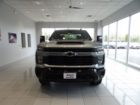 Used 2024 Chevrolet Silverado 2500 Custom w/ Custom Value Package AWD/4WD image 2