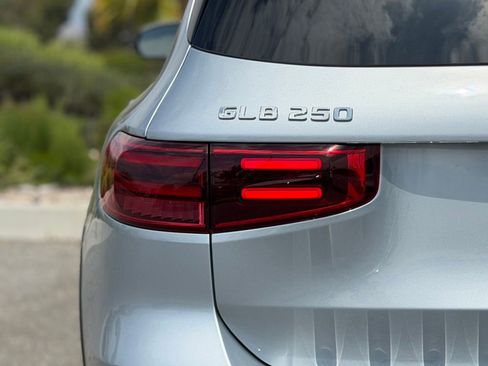 Used 2026 Mercedes-Benz GLB 250 4MATIC image 11