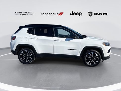 Used 2023 Jeep Compass Limited image 2