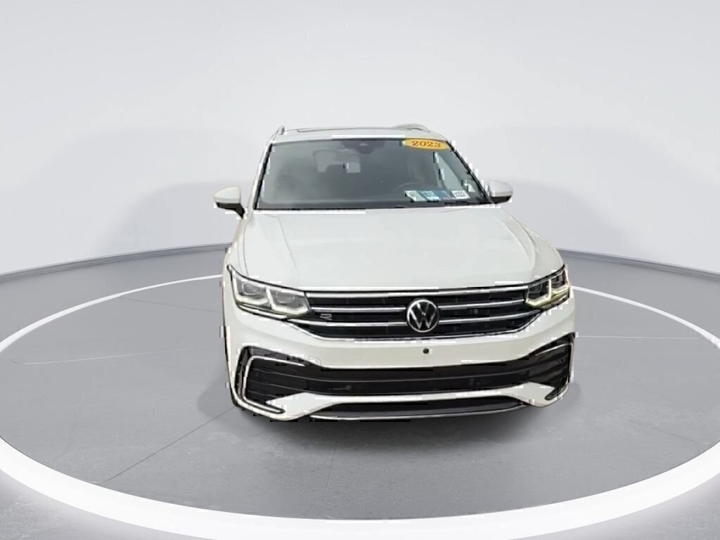 Used 2023 Volkswagen Tiguan SEL R-Line AWD/4WD image 3