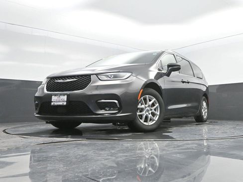 Used 2022 Chrysler Pacifica Touring-L image 46