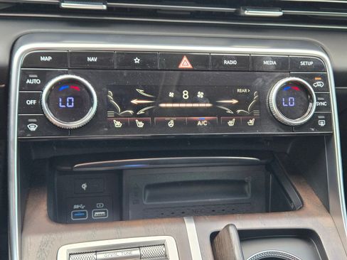 Used 2022 Genesis GV80 3.5T w/ Advanced Package 06 AWD/4WD image 29