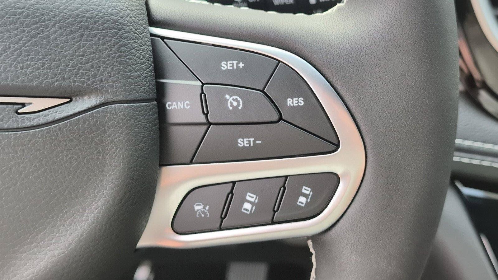 New 2027 Chrysler Pacifica Select FWD image 30