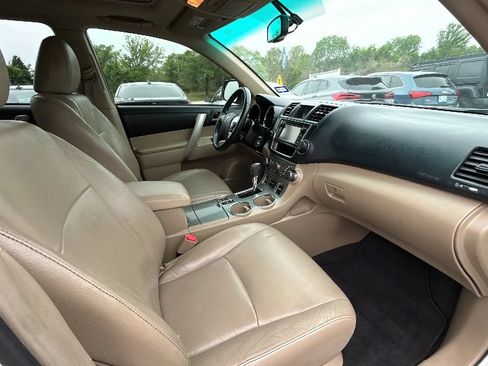 Used 2013 Toyota Highlander SE FWD image 43