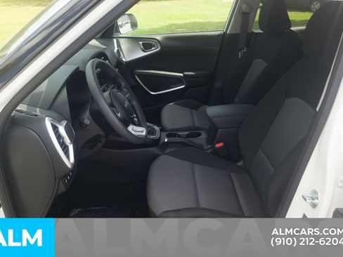 Used 2025 Kia Soul LX w/ LX Technology Package FWD image 15
