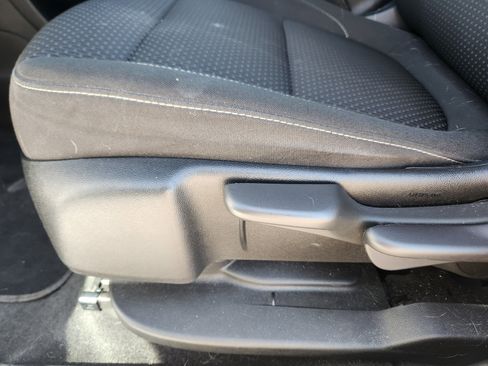 Used 2023 GMC Acadia SLE image 18