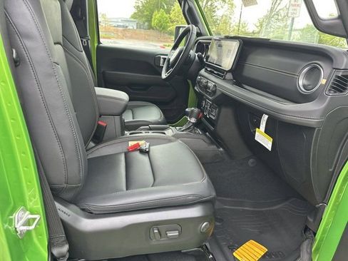 New 2025 Jeep Gladiator Sport w/ Premium Package image 13