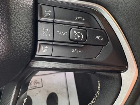 Used 2024 Jeep Grand Cherokee L Laredo AWD/4WD image 29