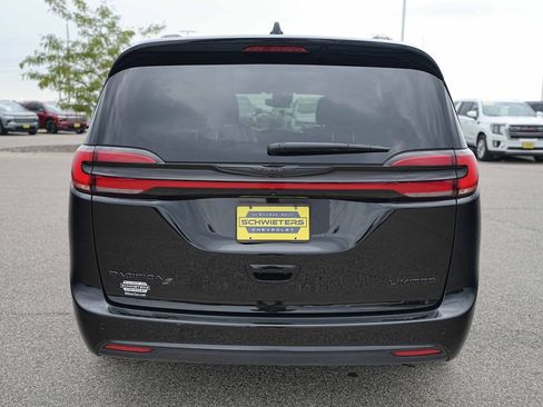 Used 2025 Chrysler Pacifica Limited FWD image 7
