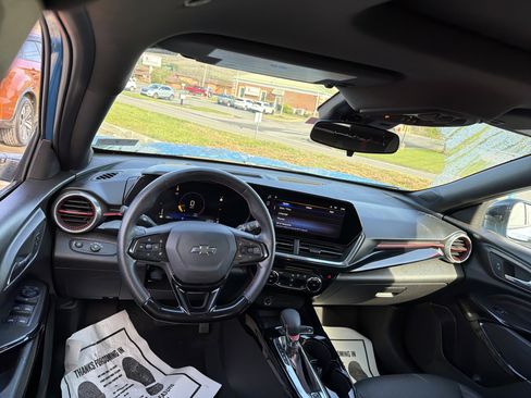 Used 2025 Chevrolet Trax RS w/ Sunroof Package FWD image 15