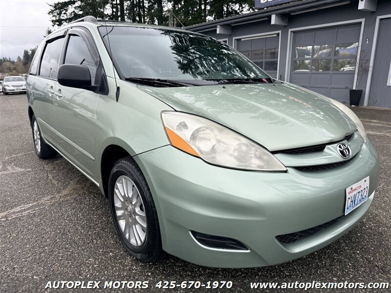 Used 2008 Toyota Sienna LE w/ Towing Prep Pkg AWD/4WD image 1