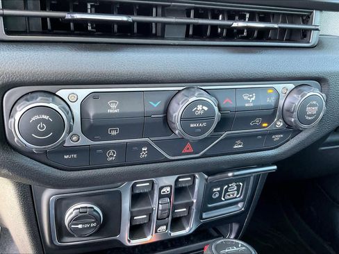 New 2026 Jeep Gladiator Sport AWD/4WD image 17