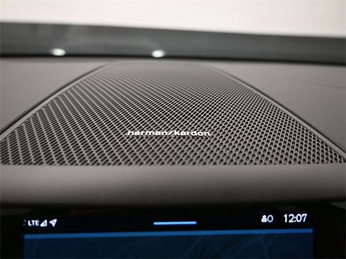 Used 2023 Volvo XC60 B5 Ultimate w/ Protection Package Premier image 31