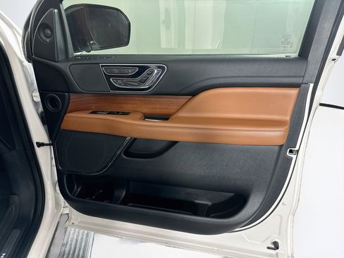 Used 2019 Lincoln Navigator Reserve w/ Cargo Package AWD/4WD image 36