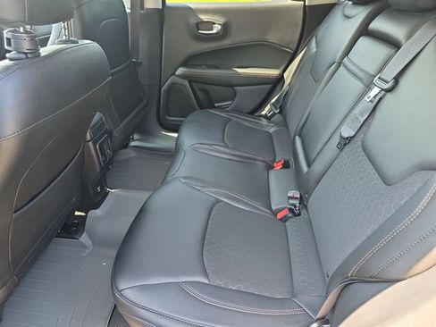 Used 2018 Jeep Compass Latitude FWD image 14