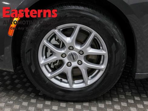 Used 2023 Chrysler Pacifica Touring-L image 33