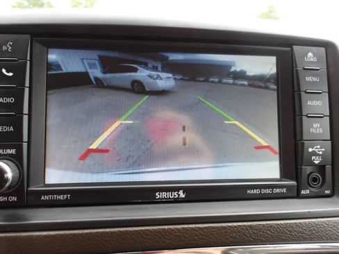 Used 2015 Chrysler Town & Country Touring FWD image 39
