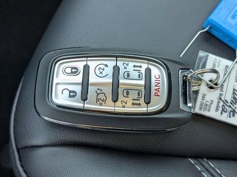 New 2026 Chrysler Pacifica Select FWD image 27