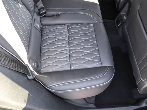 Used 2022 Buick Envision Avenir w/ Technology Package II image 36