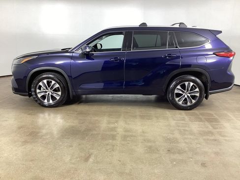 Used 2022 Toyota Highlander XLE AWD/4WD image 10