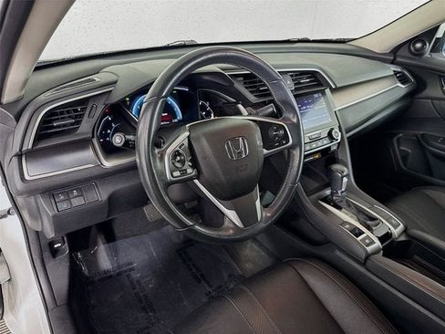 Used 2018 Honda Civic Touring image 10