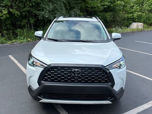 Used 2023 Toyota Corolla Cross LE w/ Moonroof Package AWD/4WD image 8