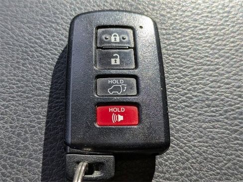 Used 2016 Toyota Highlander Limited Platinum image 28