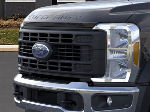 New 2026 Ford F450 XL w/ XL Chrome Package image 17