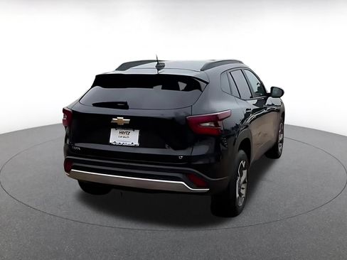 Used 2025 Chevrolet Trax LT FWD image 13