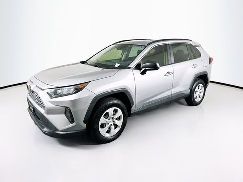 Used 2019 Toyota RAV4 LE FWD image 3