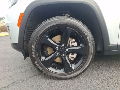 Used 2025 Jeep Grand Cherokee L Altitude image 31