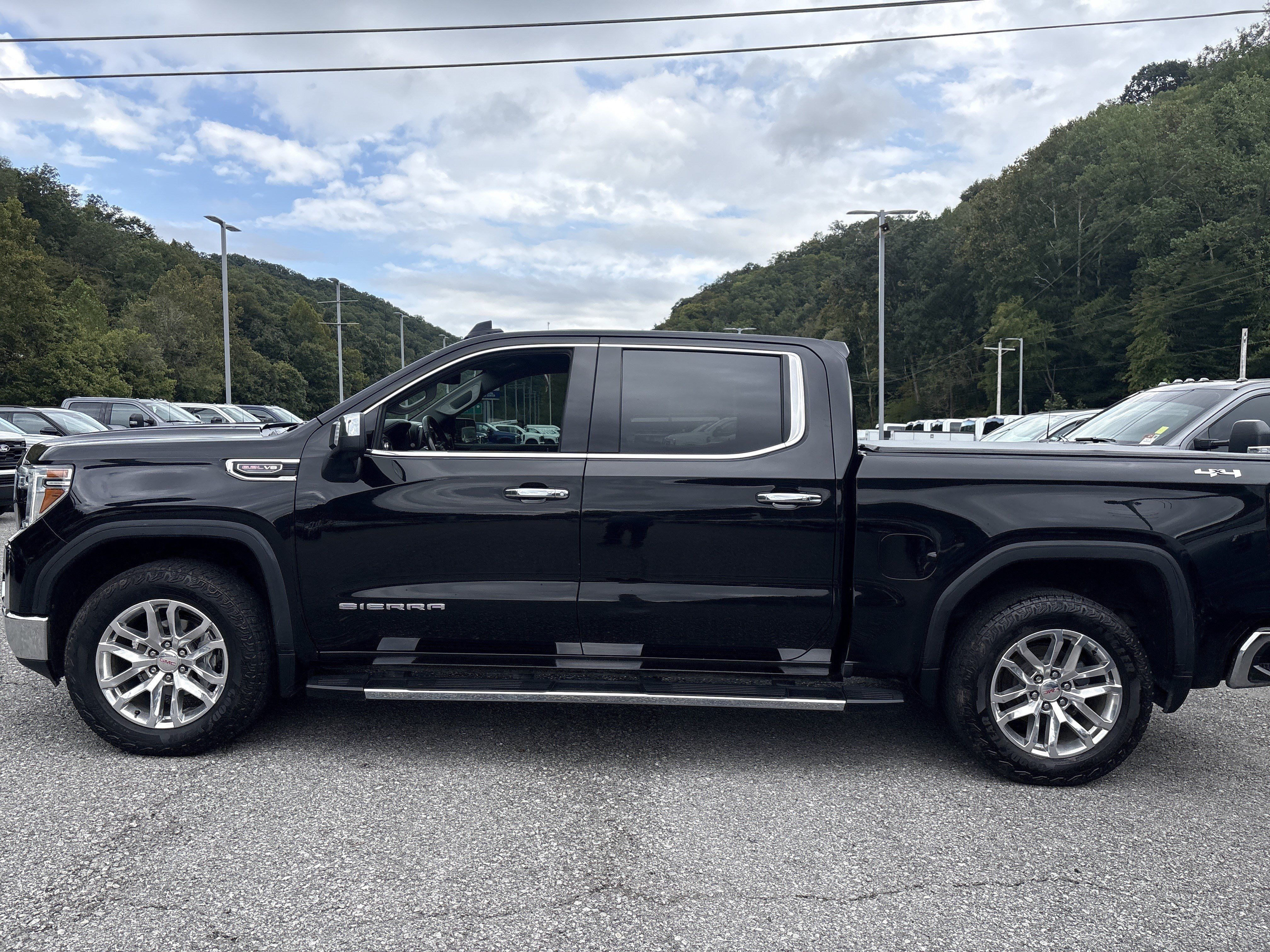 Used 2021 GMC Sierra 1500 SLT w/ SLT Premium Package AWD/4WD image 7