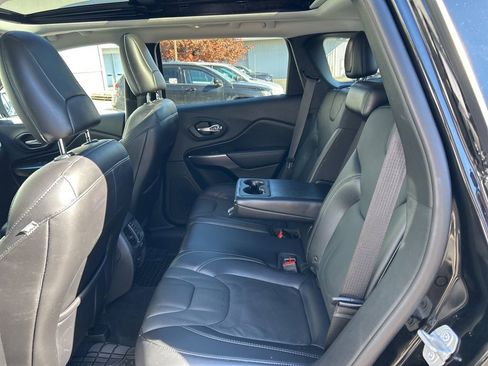 Used 2019 Jeep Cherokee Limited image 32