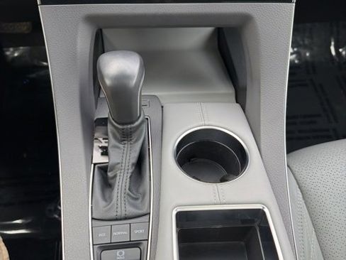 Used 2021 Toyota Avalon Limited image 13