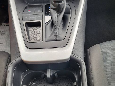 Used 2025 Toyota RAV4 XLE FWD image 20