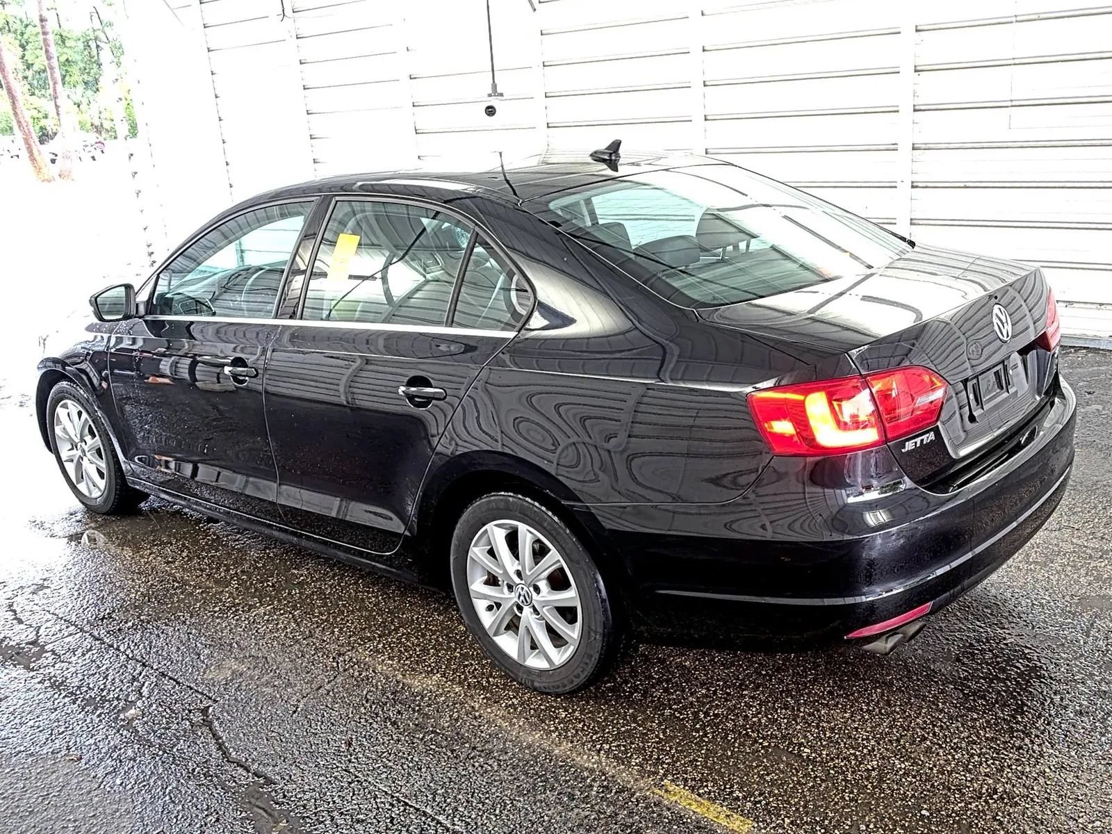 Used 2014 Volkswagen Jetta SE FWD image 2