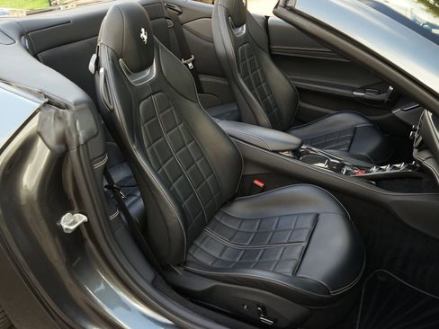 Used 2019 Ferrari Portofino image 11